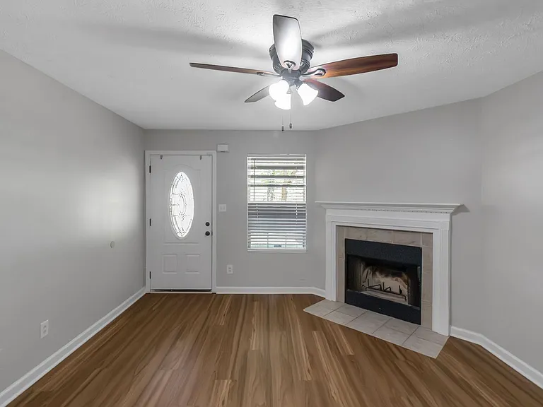97 Livingston Ln — Photo 4