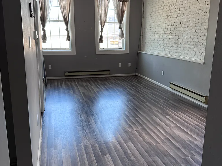 58-60 North Ave #4 — Photo 1