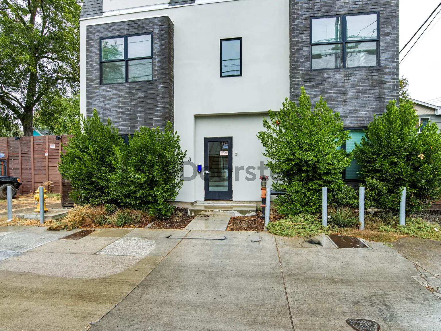 3 bed, 2.5 bath, 1521 sqft, $2,900 — Photo 2