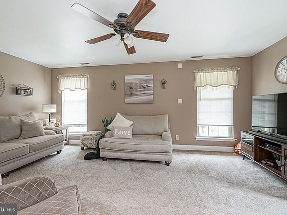 4th image of 506 Essex Ct