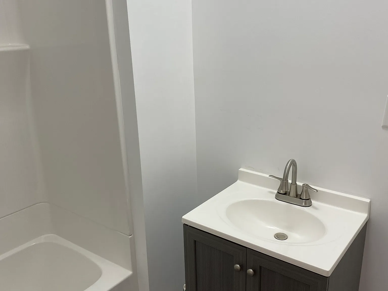 4 bed, $1,300 — Photo 4
