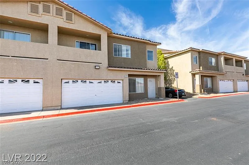 2 bed, 2.5 bath, 1267 sqft, $1,750 — Photo 1
