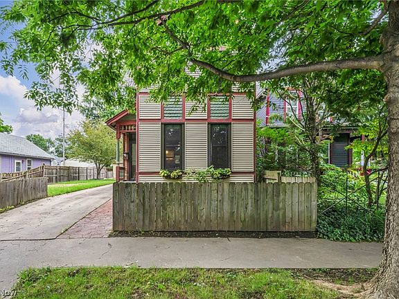 2nd image of 1919 W 45th St