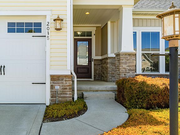 4th image of 2038 E Gardenia Dr