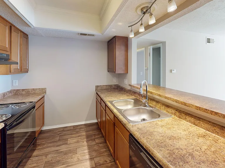 Aspen Pointe Apartments — Photo 30