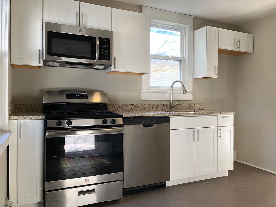 2nd image of 385 Lakeside Blvd