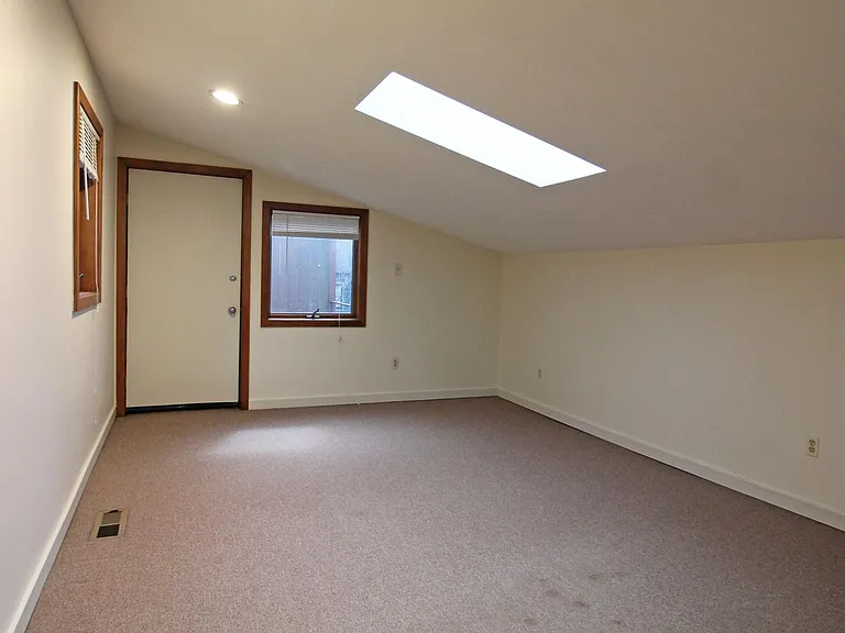 6872 Melrose Dr — Photo 33