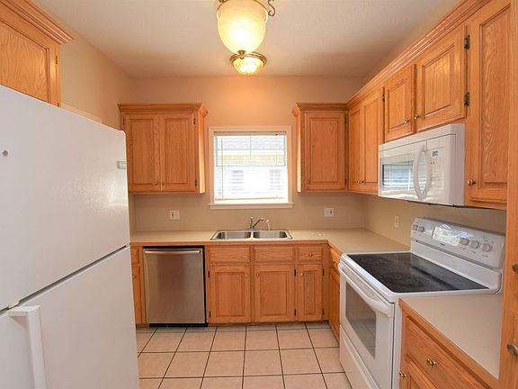 5th image of 214 Fairview Ave