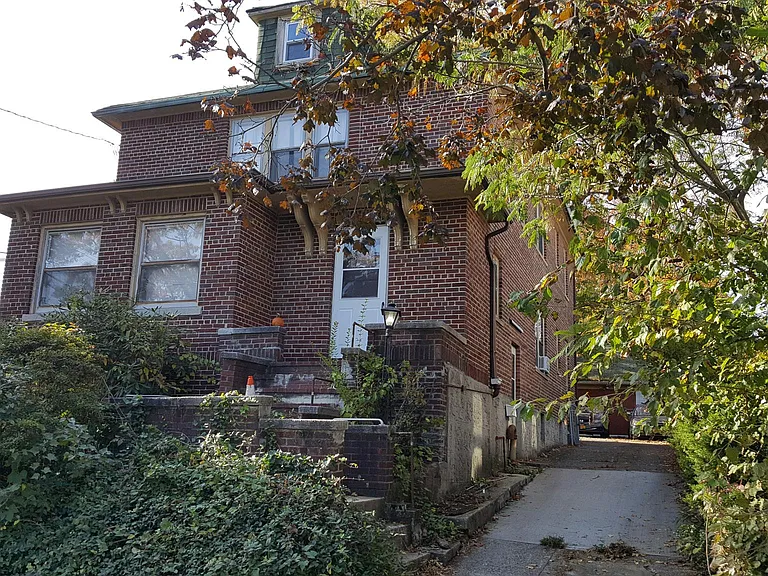 74 Spruce St #ROOM — Photo 7