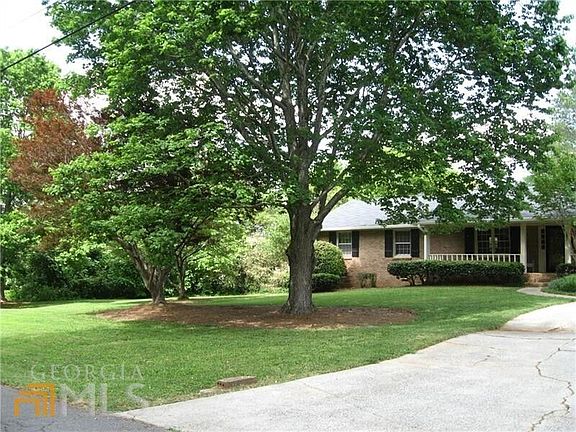 3rd image of 2408 Pinkney Dr
