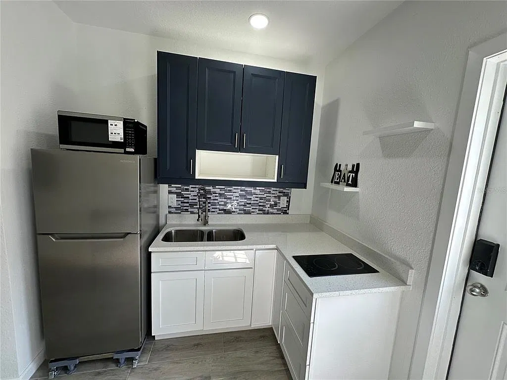 1 bed, 1.0 bath, 400 sqft, $1,200 — Photo 3