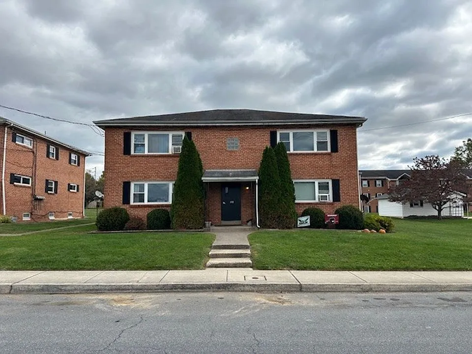 130 Adelia St #8