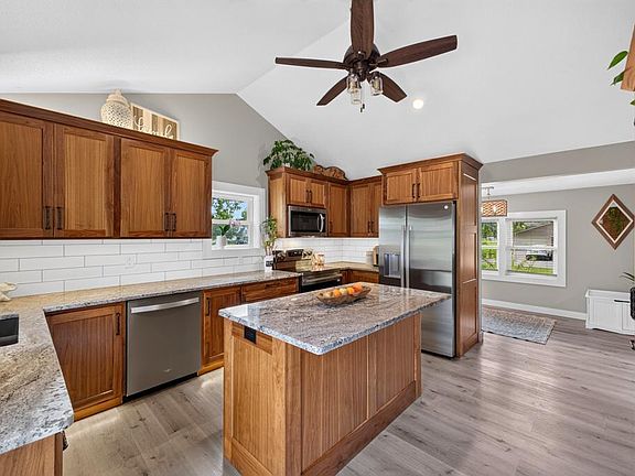3rd image of 330 1st Ave NE