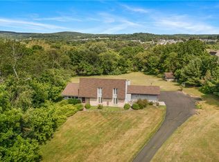 5796 Beverly Hills Rd, Coopersburg, PA 18036