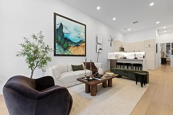 Living room, photo 2