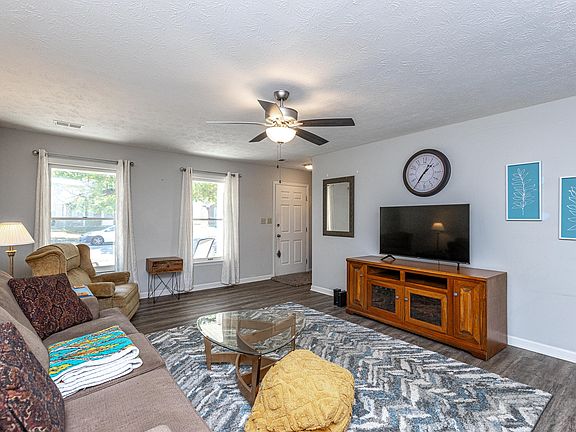 2nd image of 1613 Claywood Ct