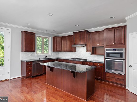 3rd image of 6661 Bartrams Forest Ln
