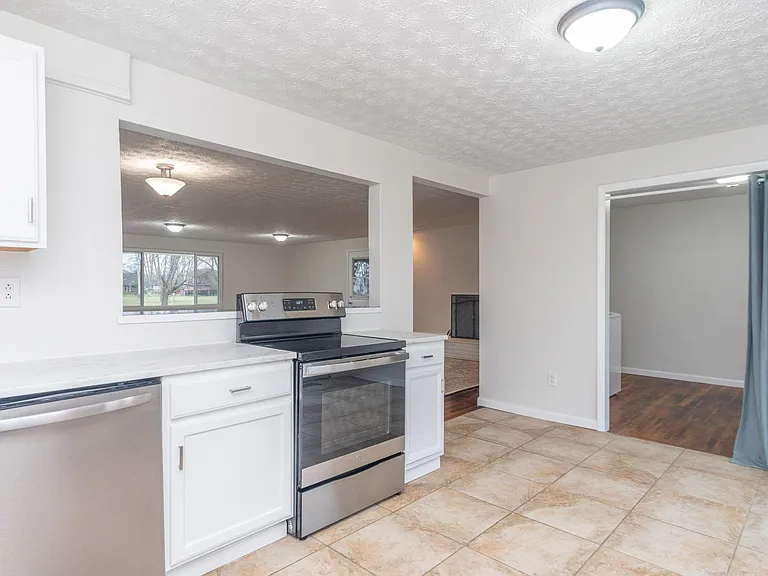 1590 Barnhart Rd — Photo 2