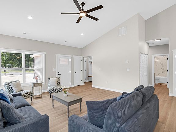 5th image of 2861 Benton St