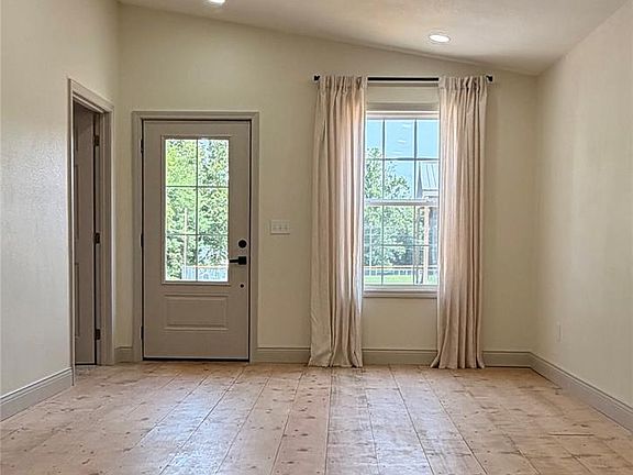 4th image of 605 Court St