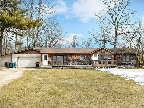 15241 Seymour Rd, Linden, MI 48451