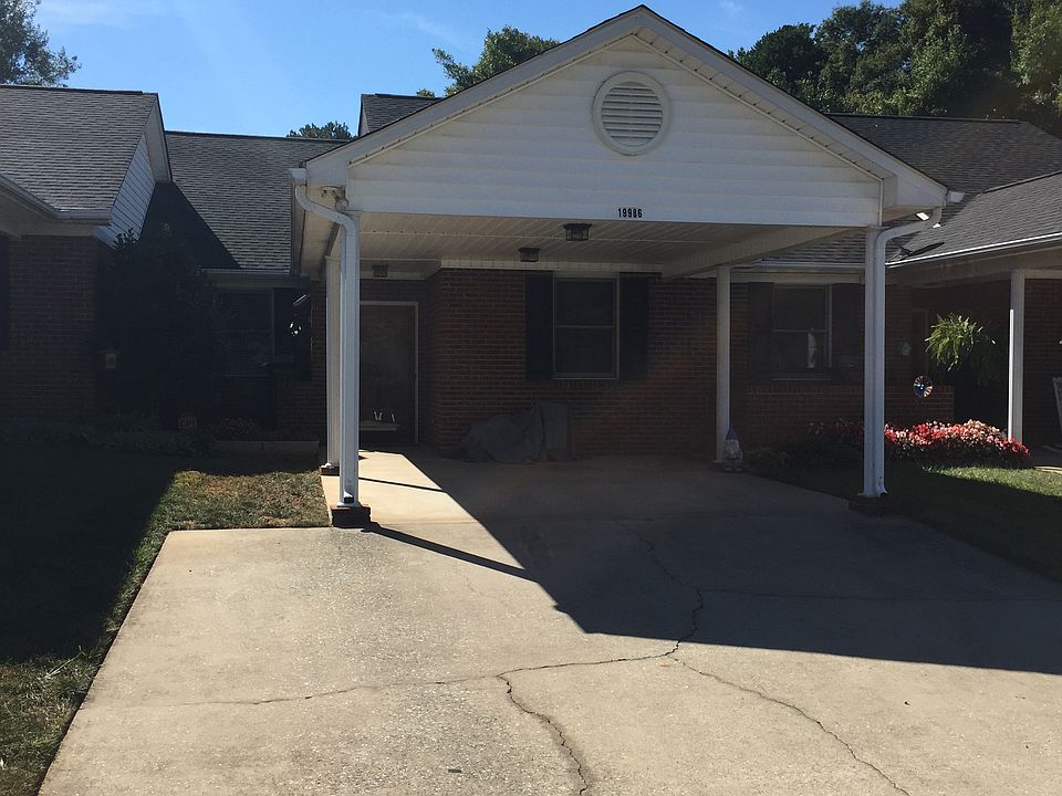 2nd image of 19986 Oak Leaf Cres