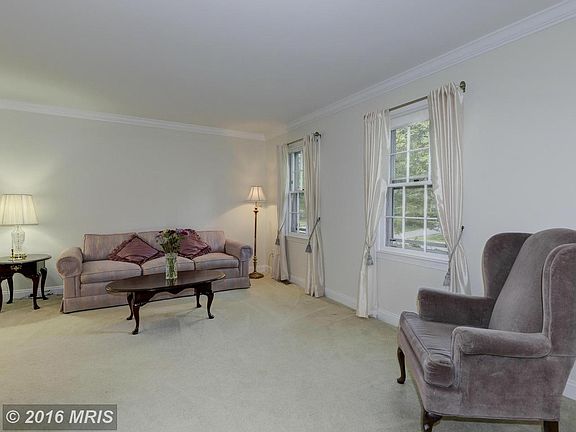 3rd image of 18212 Queen Elizabeth Dr