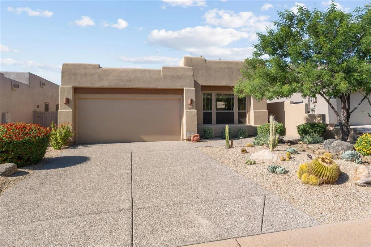 Primary Photo - 9760 E Chuckwagon Ln