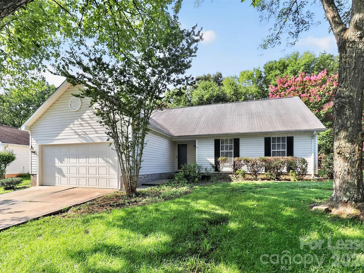 3 bed, 2.0 bath, 1432 sqft, $1,900 — Photo 2