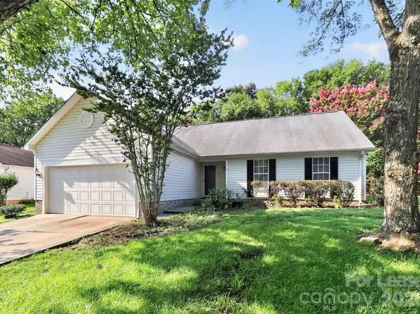 3411 Pondridge Ct, Charlotte, NC 28269