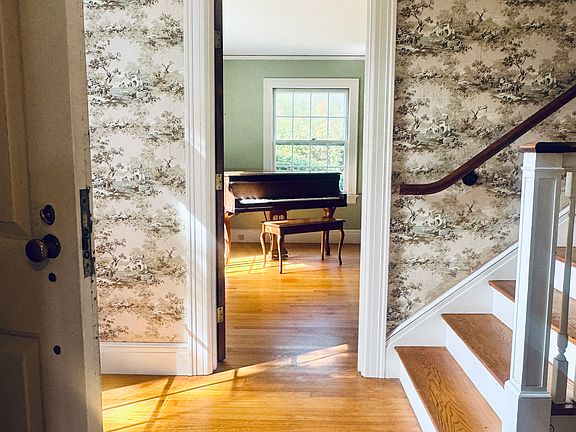 A warm & inviting entry