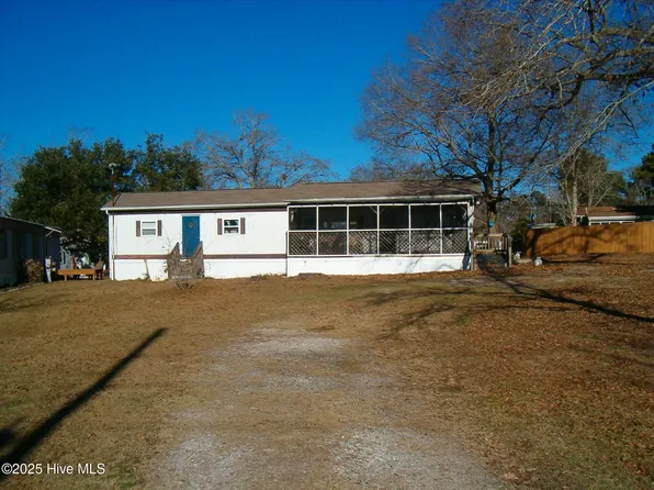 751 Driftwood Drive, Hampstead, NC 28443