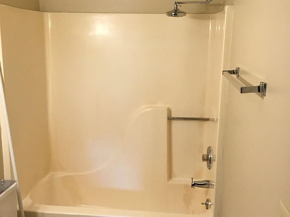 2nd image of 601 Larch St APT E