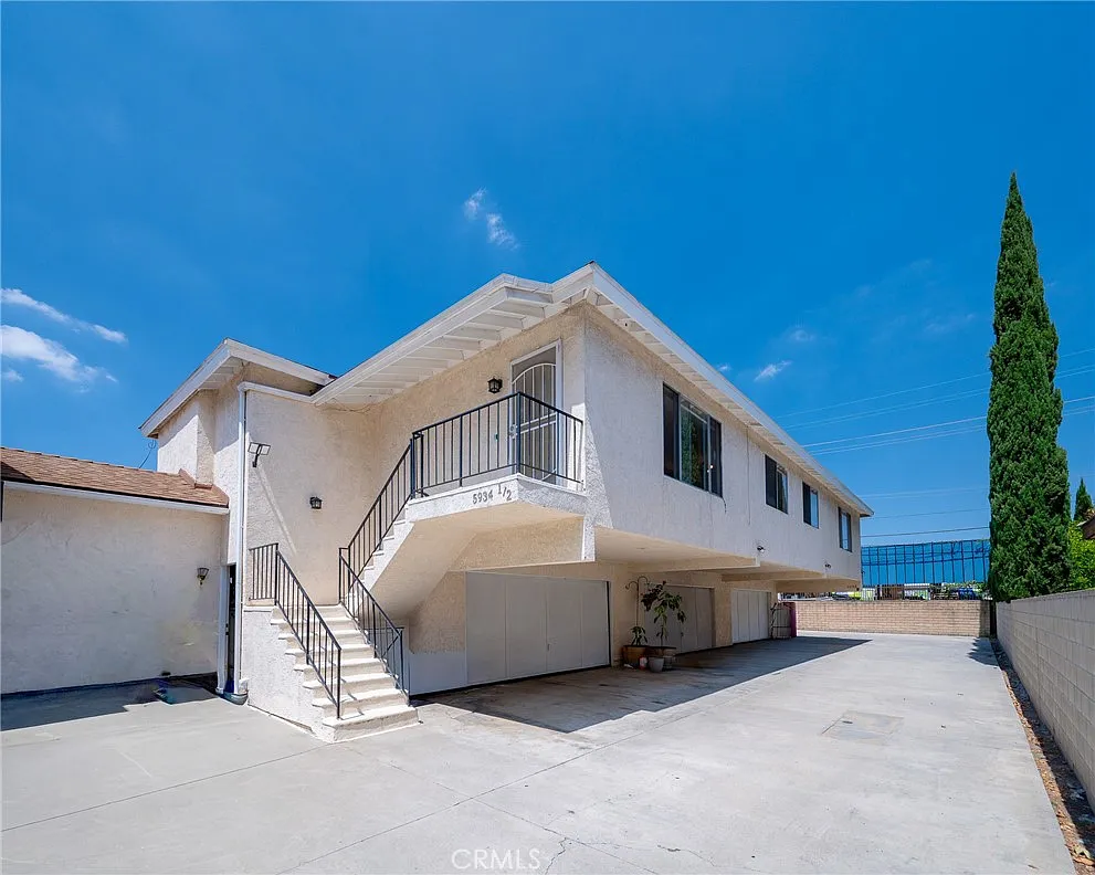 2 bed, 1100 sqft, $2,750 — Photo 1