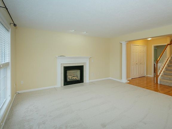 7233 Hampstead-104