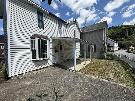 3rd image of 1073 Berg St
