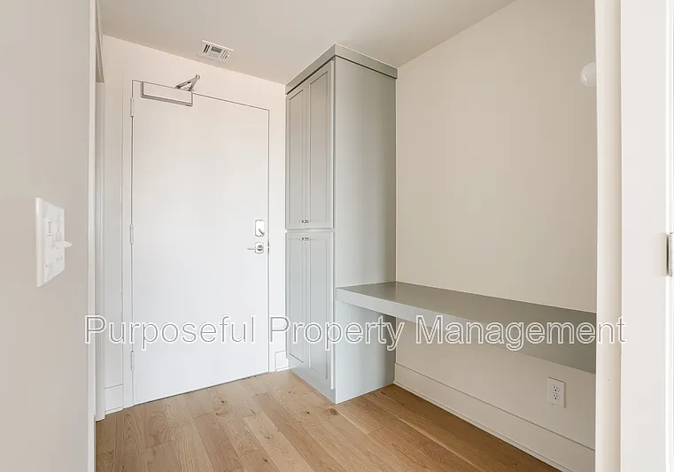 934 Hangar Dr #6 — Photo 4
