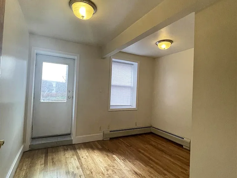 206 Christopher Columbus Dr #1B — Photo 8