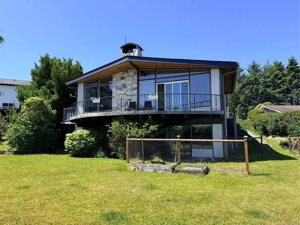2472 Mountview Cres, Pt McNeill, BC V0N 2R0
