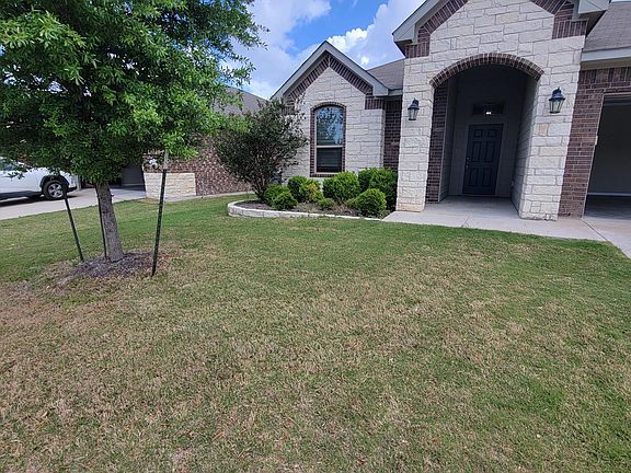 2nd image of 822 Wyndcrest Dr