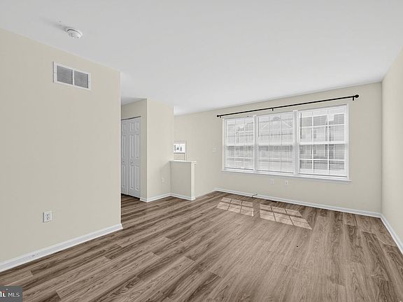 4th image of 380 Addison Rd