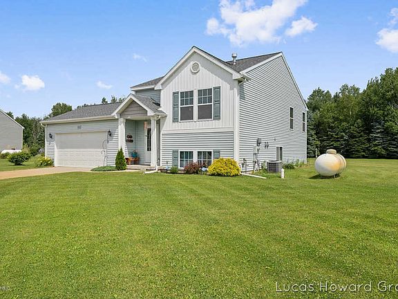 2nd image of 7535 Mountain Pine Dr NE