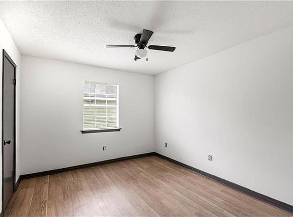 5th image of 4112 Lac Bienville Dr APT B