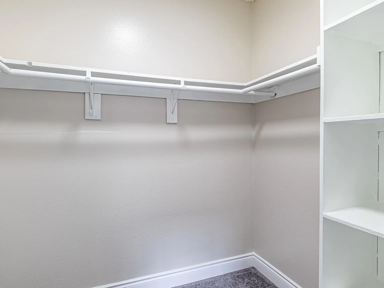 2 bed, 850 sqft, $2,399 — Photo 3