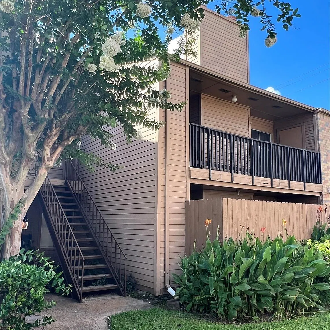 2 bed, 946 sqft, $1,500 — Photo 1