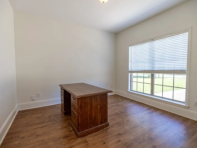 101 Normandy St — Photo 4