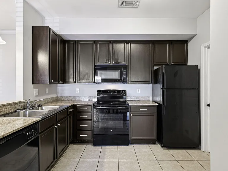 Cumberland Trace Village Apartments — Photo 34