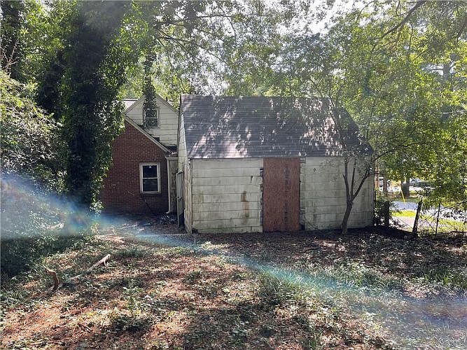 2nd image of 645 Kennolia Dr SW