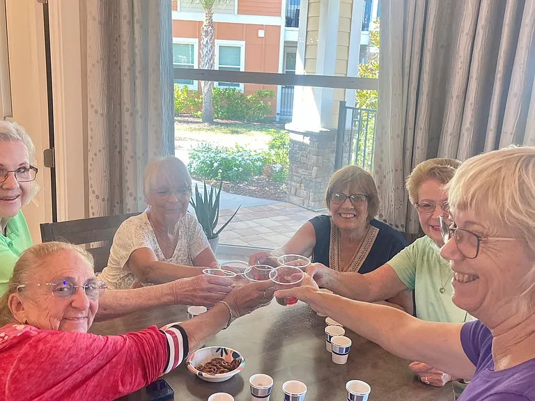 The Oaks on the Lake Upscale 55+ Apartments — Photo 9