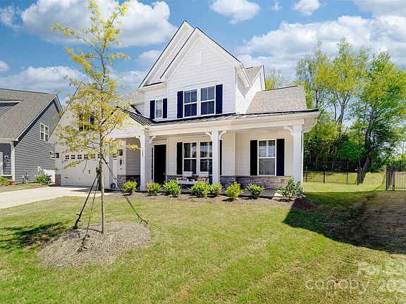 2nd image of 105 Hemlock Cove Ct